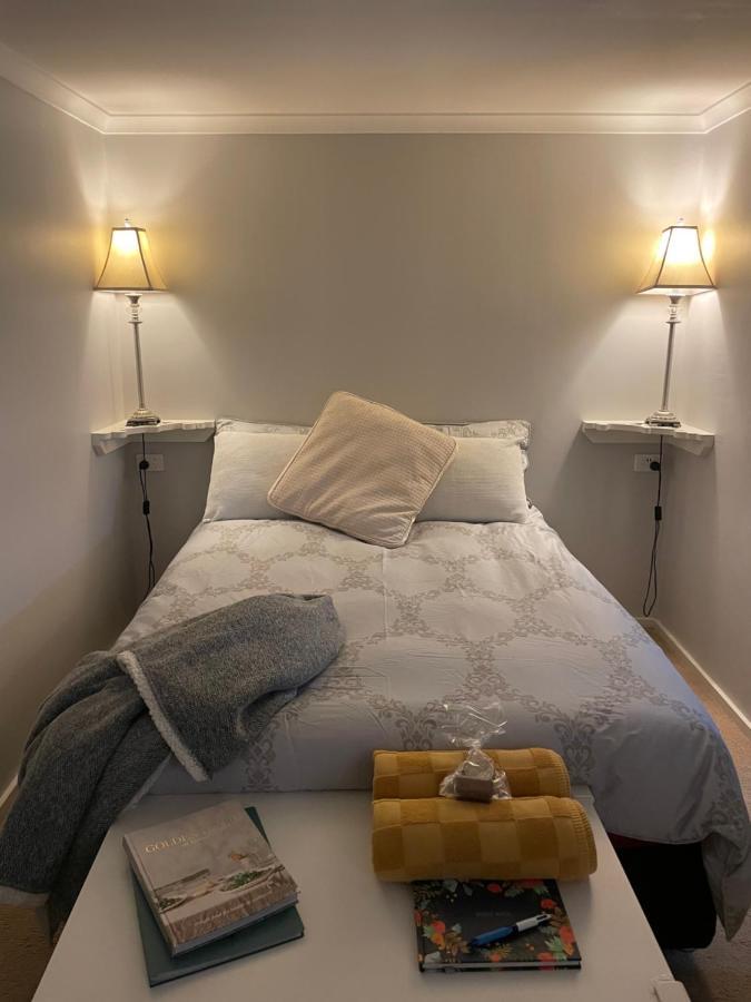 Churchill'S B&B Twin Spa Getaway Studio Swansea Exterior photo